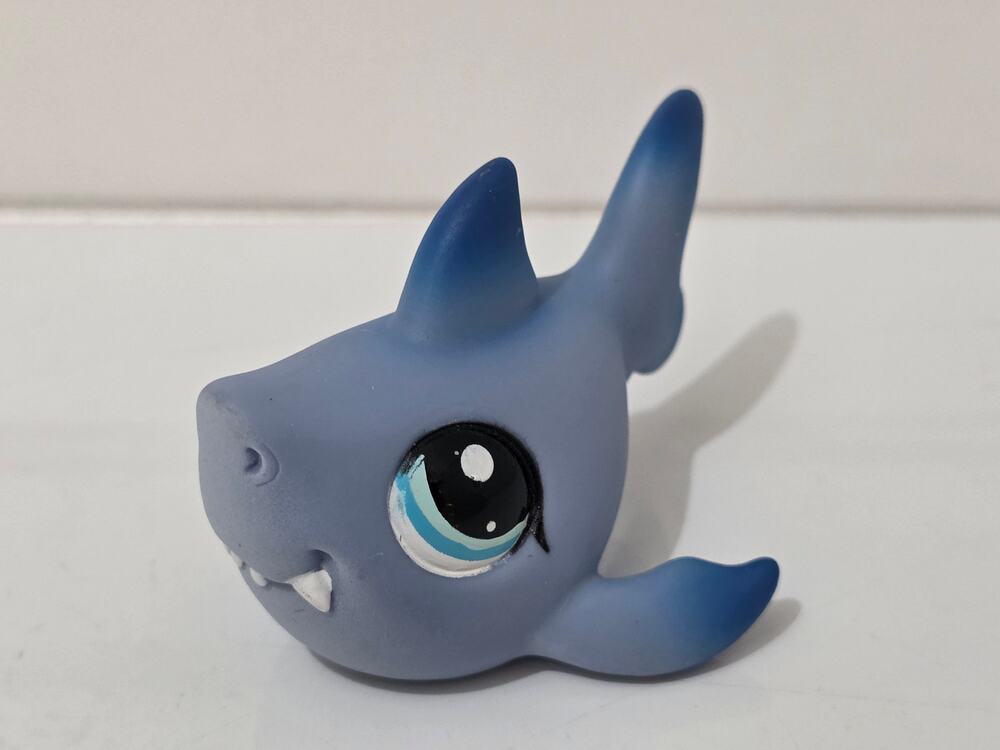 Hasbro Littlest Pet Shop #2139 Shark 2010